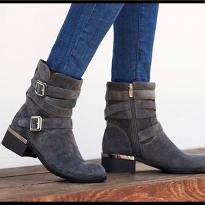 VINCE CAMUTO WEBEY – MOTO BOOTIE